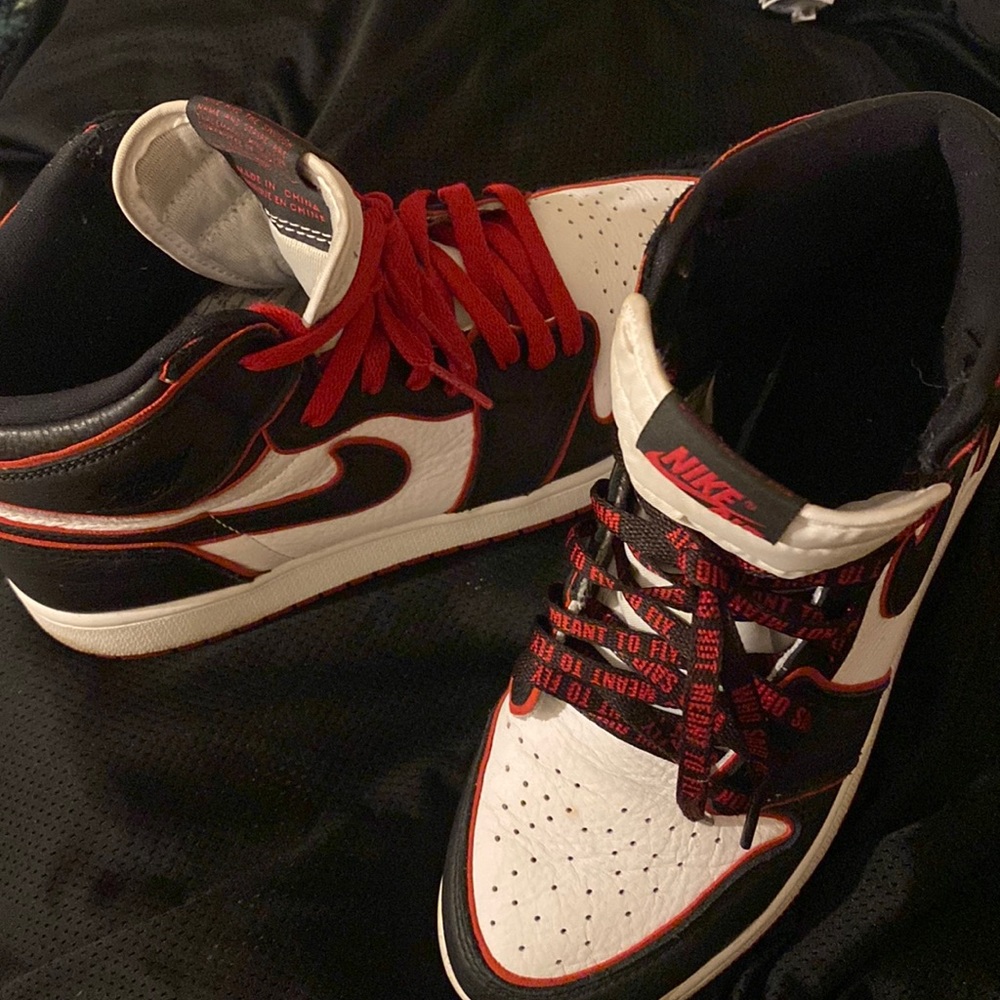 Size 7 in men women size 8.5